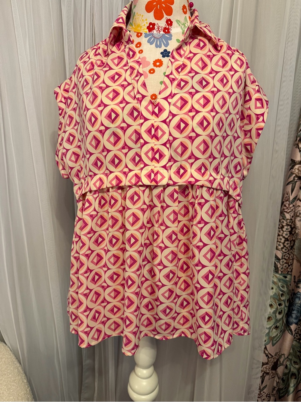entro Pink Geometric Short Sleeve Blouse